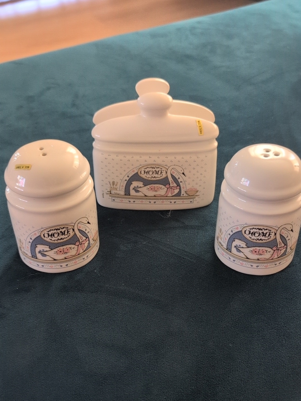 Vintage Fabrizio White Ceramic Swan Salt & Pepper Shakers W/Napkin Holder